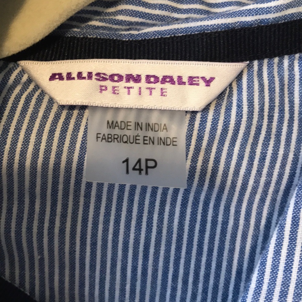 Button up blouse - Picture 3 of 3